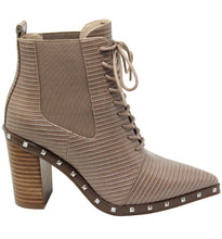 Light Taupe Liz Print